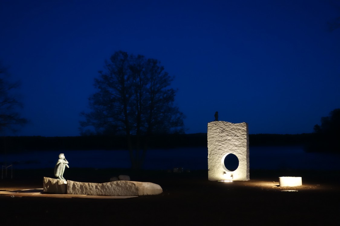 <h1><a href='/medlemmar/ann-carlsson-korneev'>Ann Carlsson Korneev</a></h1><h4>Insikt-Utsikt, skulpturgrupp av brons och granit, Sjöängens Kulturcenter, Askersunds kommun, 2016, tillsammans med Viktor Korneev</h4>