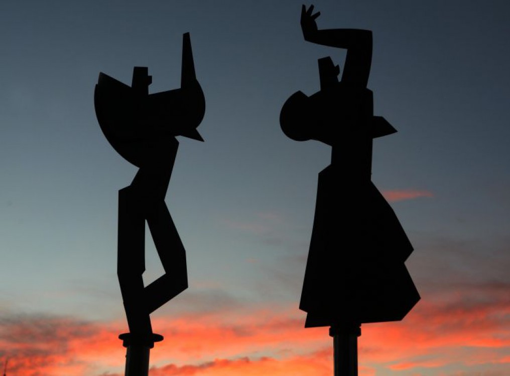 <h1><a href='/medlemmar/annika-heed'>Annika Heed</a></h1><h4>"Relationell estetik"<br />
Roterande skulptur i j&auml;rnpl&aring;t<br />
120x60 cm<br /></h4>