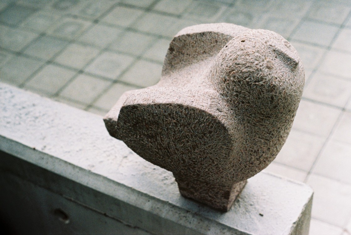 <h1><a href='/medlemmar/dina-hviid'>Dina Hviid</a></h1><h4>Fågeldam , gnejs , 30 cm hög Knivsta  2012</h4>